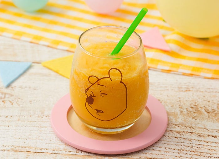 オレンジ風味のヨーグルトスムージー税込1,490円（C）Disney．Based on the "Winnie the Pooh" works by A．A．Milne and E.H. Shepard．