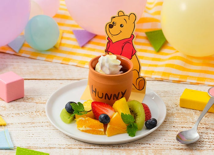 フローズンヨーグルトinハニーポット税込1,690円※東京会場のみでの提供（C）Disney．Based on the "Winnie the Pooh" works by A．A．Milne and E.H. Shepard．